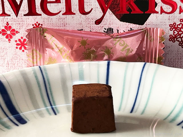 meiji メルティーキッス フルーティー濃いいちご チョコレートカロリー