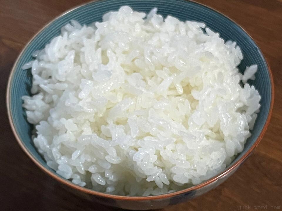 アイリスフーズの備蓄米 炊きたてのごはん 匂いはそれほど気にならない 撮影：junk-word.com