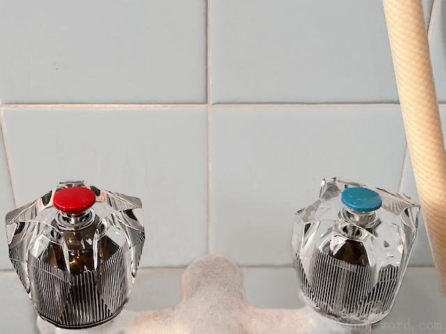 お風呂場のハンドルとスピンドルの交換が完了 費用は1か所でおよそ2千円 写真撮影：junk-word.com