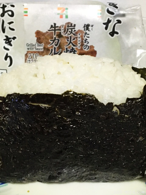 セブンイレブン 炭火焼牛カルビおにぎりカロリー