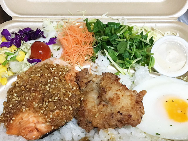 東京グリルラボ ザクザク胡麻醤油鮭唐弁当