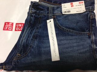 ユニクロ ジーンズの値段　3990円